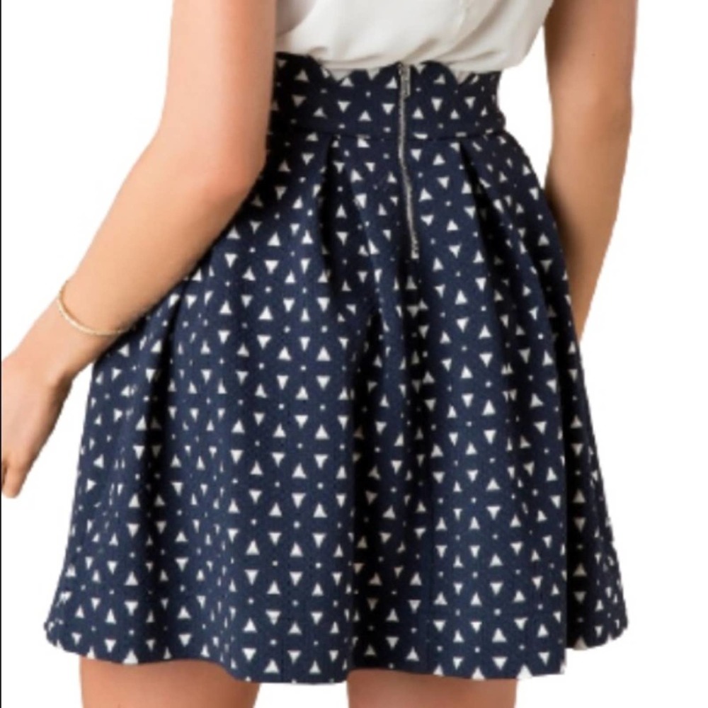 Francesca’s Ayla  Navy Triangle Scalloped Waist Skirt Size Large - Picture 5 of 13